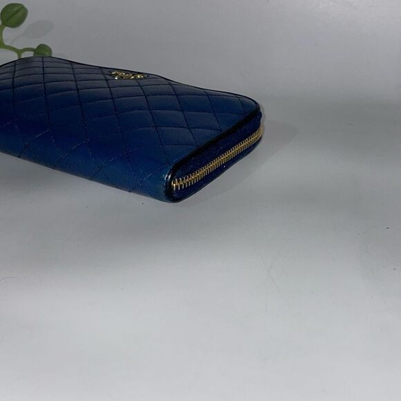 Authentic Prada Quilted Diamond Stitch Zippy Wallet - Picture 11 of 16